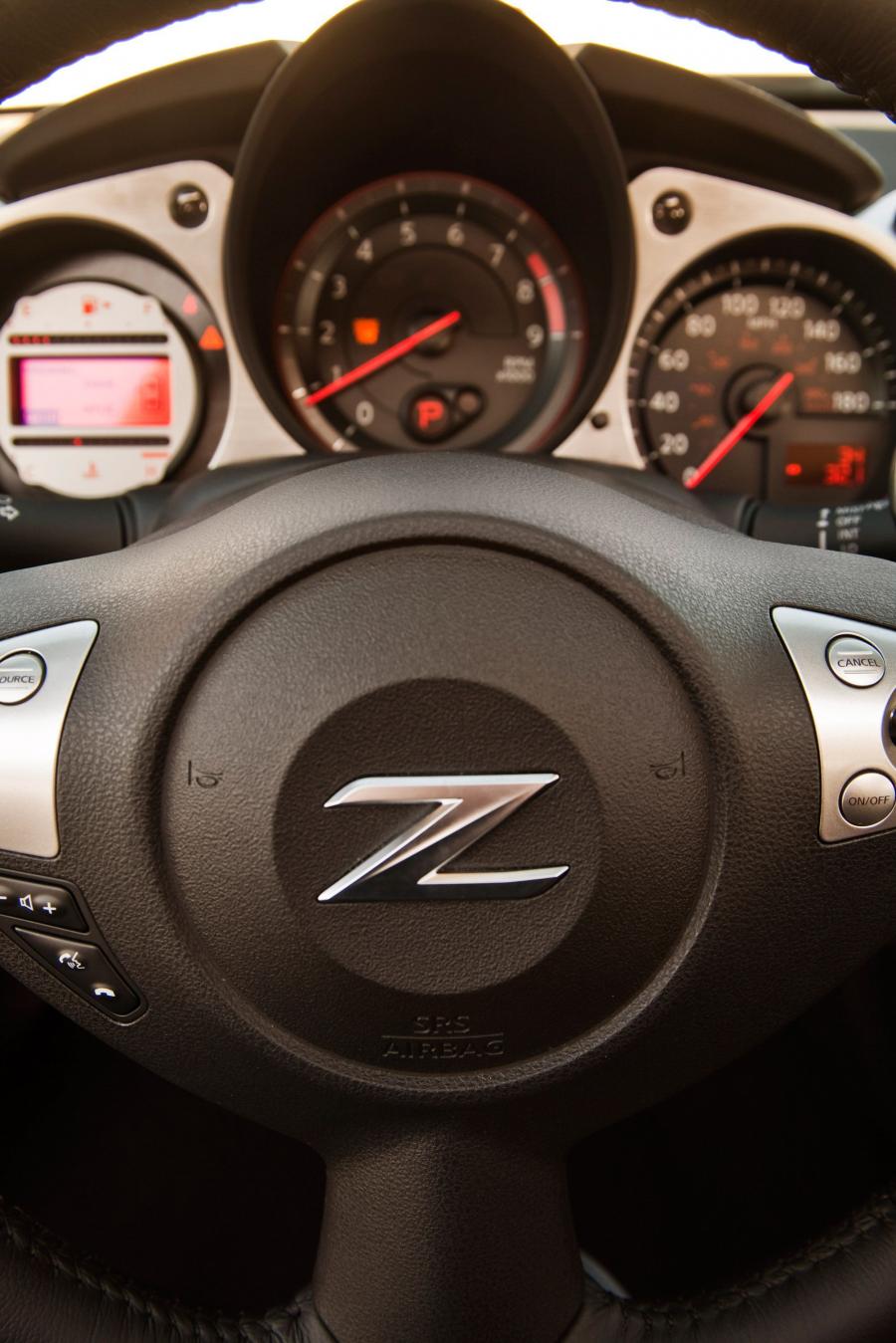  Nissan 370Z Roadster 2010 года  (фото 4 из 21)